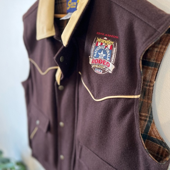 Southpoint Wrangle NFR Rodeo Vest - Picture 2 of 6